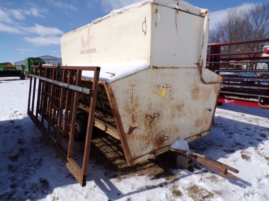 Apache double sided creep feeder w/fold up gates on wheels