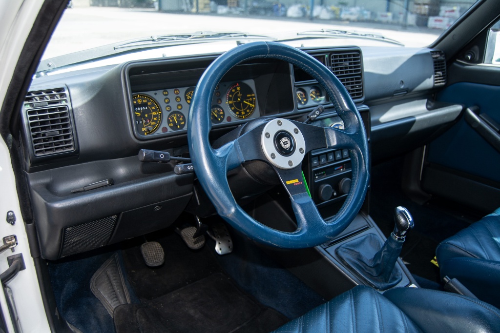 Lancia Delta HF integrale салон