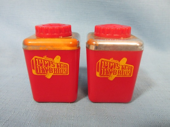 Pair of Vintage Pfister Hybrids Salt & Pepper Shakers – Steri-Lite United Plastics Corp – Vintage co