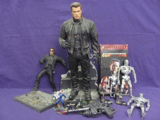 Arnold Schwarzenegger – The Terminator 12” Figure with Voice – Other Arnold Images