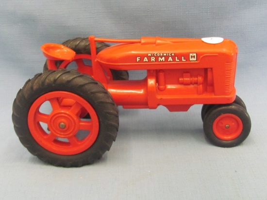 IH Mcormick Farmall Toy Tractor – 1:16 Scale – Plastic – Steering Wheel Broke Off