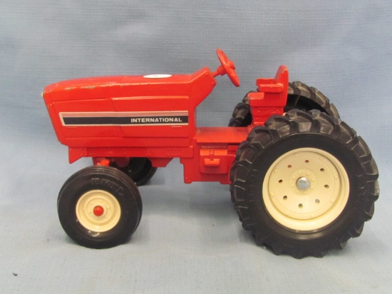 Ertl International Toy Tractor – Metal & Plastic – Some Paint Wear/Loss – Wear to Front Decal
