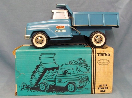 1960's Tonka Hydraulic Dump Truck #520 With Original Box – Works – Very Nice Condition