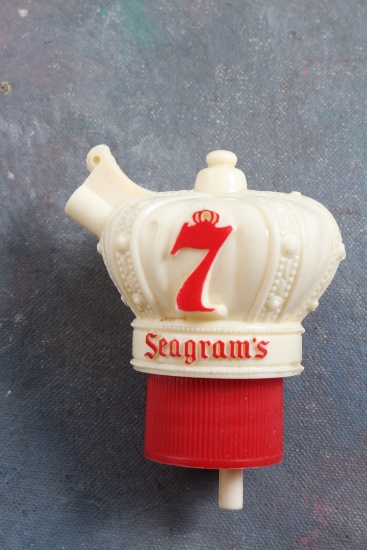 Vintage Seagram's 7 Whisky Plastic Advertising Bar Pour 3 1/2" tall