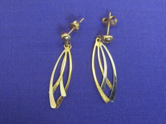 Pair of 9 Kt Gold Earrings – White & Yellow Gold – 1 1/4” long – Weight is 1.4 grams