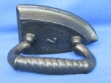 Vintage Cast Iron  No 7 Flat Iron – One Piece w/ Metal handle – Painted Black  6 1/4” L