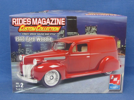 1940 Ford Woodie Model Kit by AMT/Ertl – 1:25 Scale – 2005 – Complete & good condition