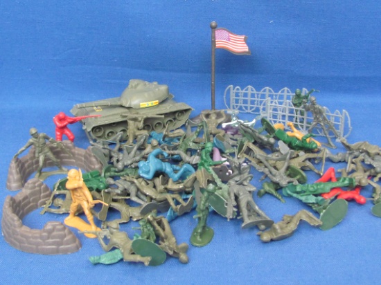 Mixed Lot of Small Plastic Toys – Military/Army Men & Tank – Pirates – A few Aliens