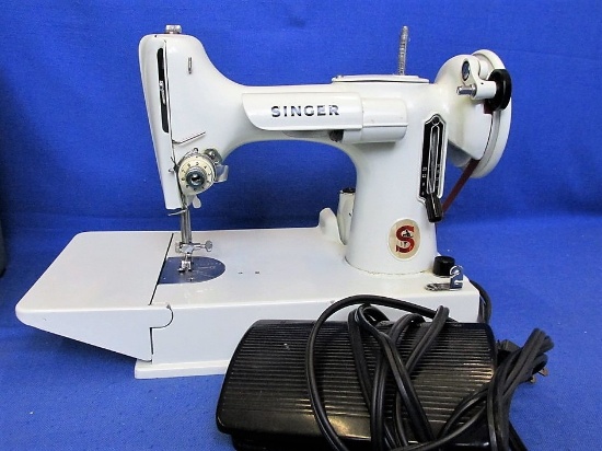 Portable Singer Sewing Machine Model 221 With Manuel & Case Measurements  11”H x 12 1/2”L