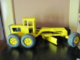 Tonka Road Grader With Plastic Wheels – 17” L – As Shown