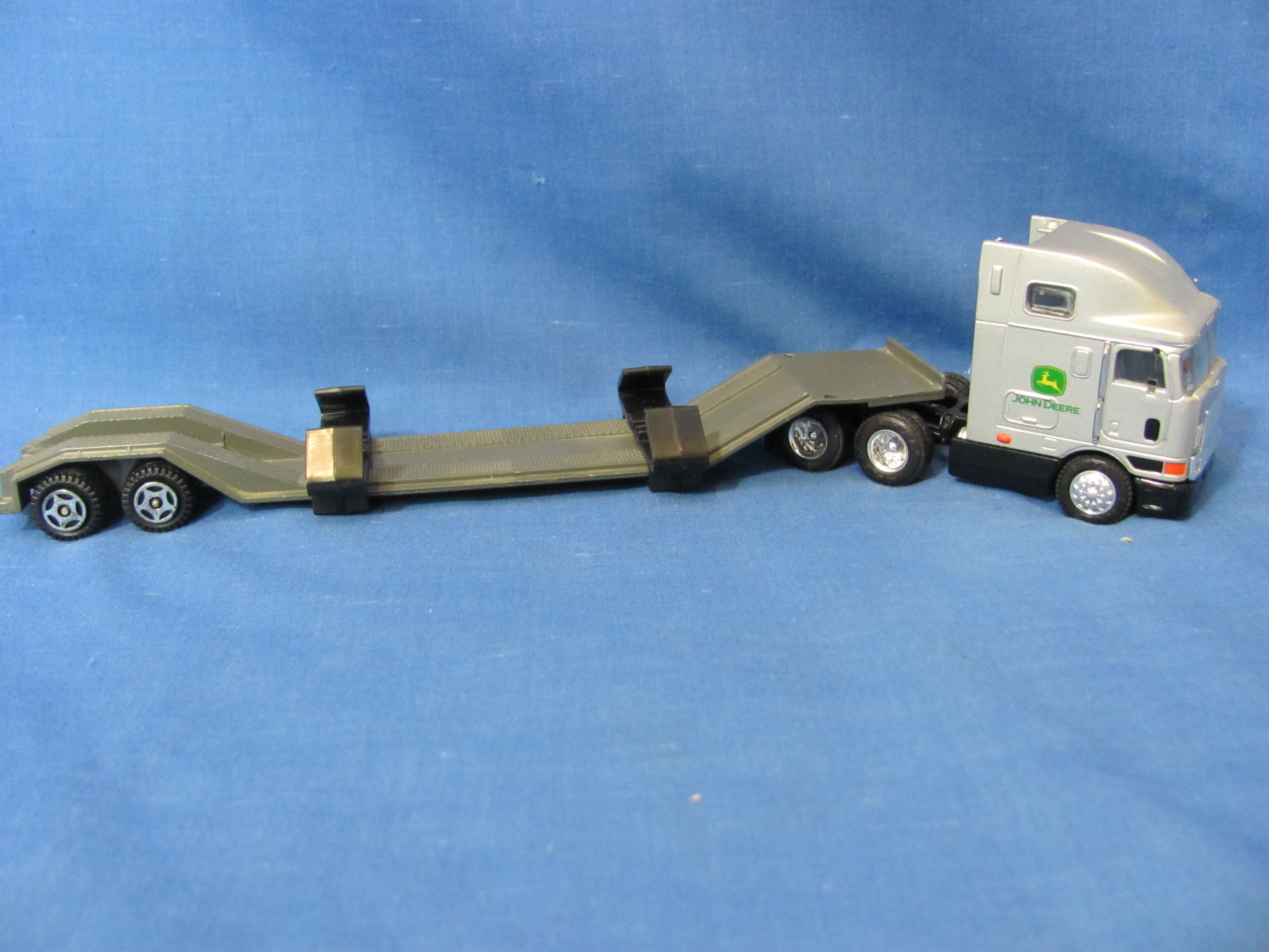 Ertl John Deere 1/64th International Semi Truck | Proxibid