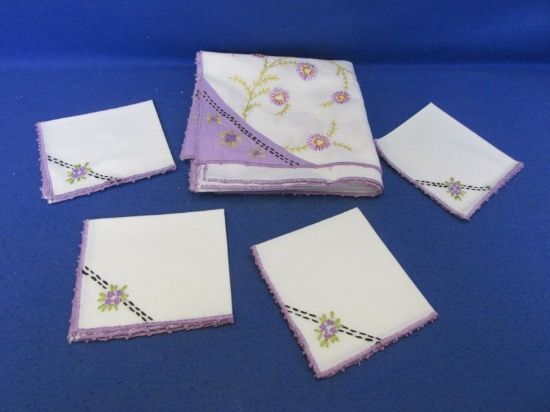 Vintage -Purple & White Linen Embroidered Luncheon Set Tablecloth 34” x 32” & (4) 10” x 11” Napkins