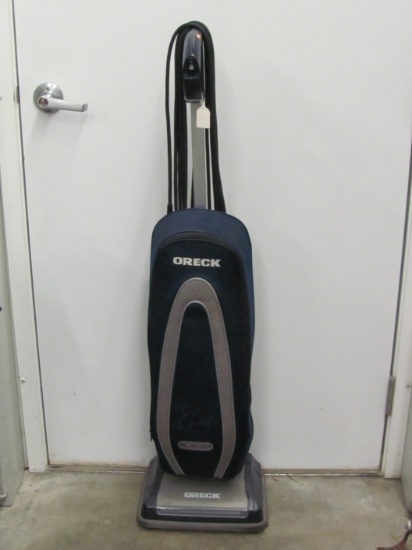 Oreck XL Vacuum – Model U400H24 – Extra Bags – Works – As Shown