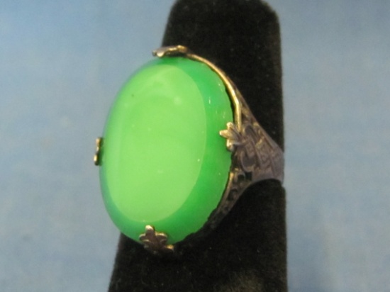 Vintage Sterling Silver Ring w Green Glass Stone – Size is 4.5 – Total weight is 3.6 grams