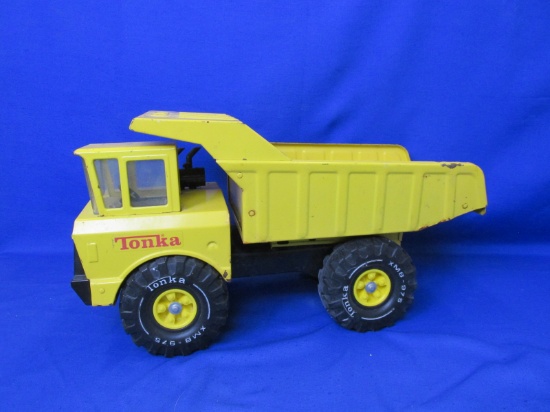 Yellow Tonka Dump Truck 19”L x 8”W x 10 ¼”H – Has Some Rust & Paint Loss -