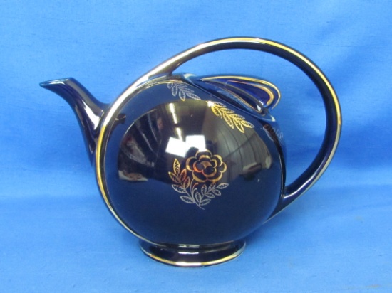 Hall China Airflow Teapot in Cobalt Blue with Gold Decoration – 6 Cup introduced in 1940