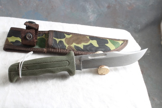 Vintage #619 BUCK Hunting Knife in Camouflage Sheath 10 1/2" Long