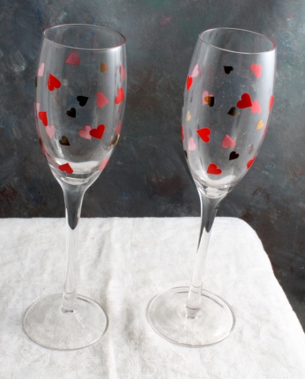 2 Valentines Day Heart Logo Champagne Flutes Pedestal Glasses 9" Tall