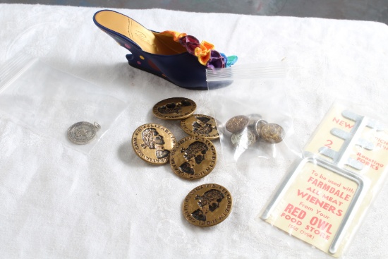 Vtg Raine Willits Just The Right Shoe, 5 Elizabeth II Buttons, 4 Old Police Buttons