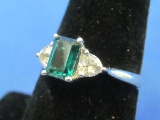 Sterling Silver ring w Emerald Cut Green Stone – Size 7.25 – Weight is 2.3 grams
