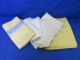 Lot Of 4 – Pair Of Curtains & 3 Table Clothes - Please Consult Pictures For Style & Vintage Quality