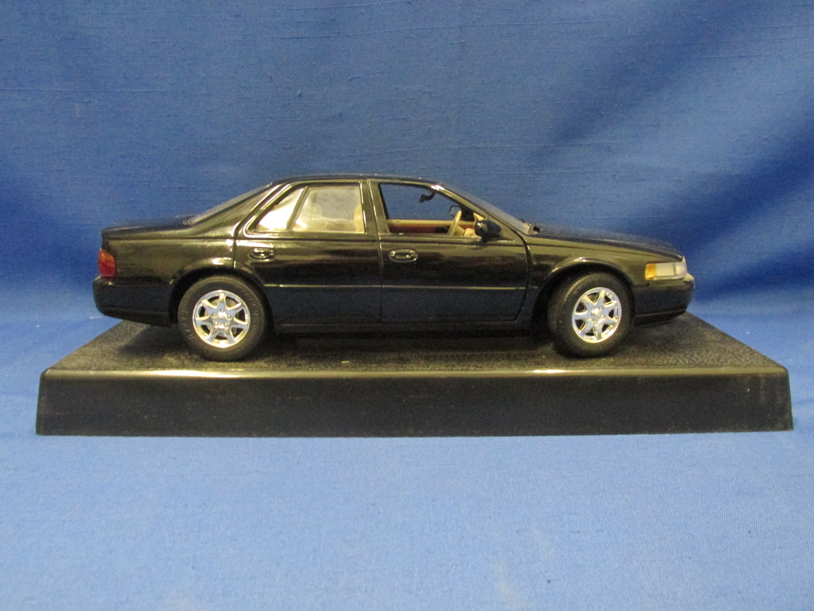 Anson Cadillac Seville STS 1/18 Scale Die-cast | Proxibid
