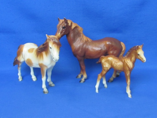 Breyer Horses No. 3065 – Mustang Family – 4 1/2” long to 7” long