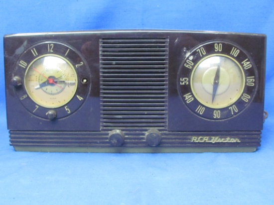 This Model Clock Radio is a 1950s-vintage RCA Victor 2 C 521 clock radio