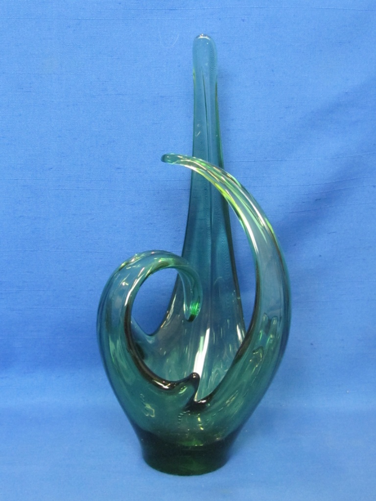 Alta Glass Vase/Sculpture – Green – Signed w Sticker – Made in Medicine Hat,  Alberta | Art, Antiques & Collectibles Glass & Pottery Glass Art Glass |  Online Auctions | Proxibid