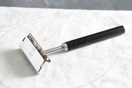 Vintage Keen Kutter Safety Razor with black Bakelite Handle