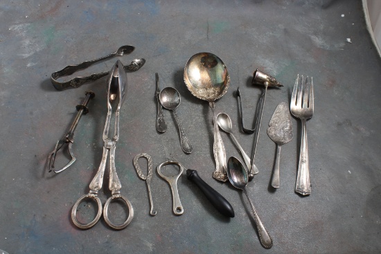 Antique Lot of Silverplate Serving Utensils Weight is 1 lb 5 oz.