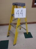 Step Ladder - Heavy Duty Aluminum Construction - 4 Steps