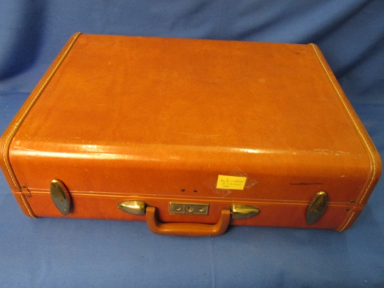 Vintage Samsonite Suitcase with Key!!! - Measures appx 21” W x 15 1/2” T x 7” Deep