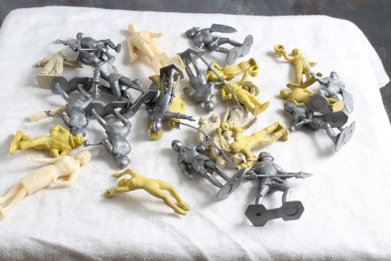 Lot of Vintage Plastic Figures 1965 Marx Fighting Knights, Circus Figures & Others