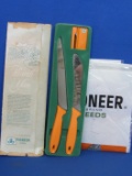 Pioneer Seeds Salesman Give Away: Fiskars Utility & Butcher Knives – In Box