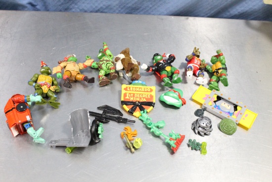 Lot of Teenage Mutant Ninja Turtles and Acc.