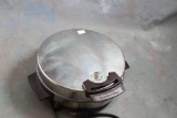 Toastmaster #442A Waffle Iron Teflon Coated Interior Heats Up Great