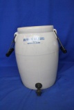 Advertising Stoneware Water Cooler w Lid “Hinman Milkers JC Marlow Co Mankato, Minn.”