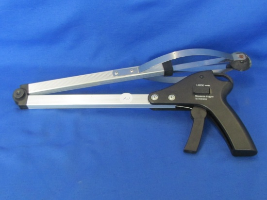 Folding Metal Grabber