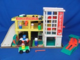 Vintage 1970 Fisher Price Parking Ramp Service Center – #930 – As shown