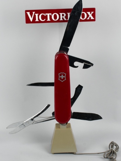 VICTORINOX SWISS ARMY KNIFE ANIMATED DISPLAY