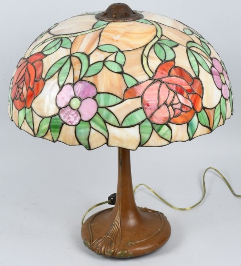 STAINED LEADED GLASS TABLE LAMP