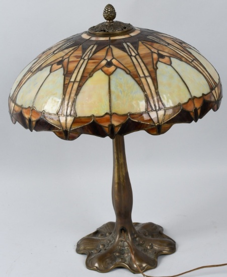 WILKINSON STAINED LEADED GLASS TABLE LAMP
