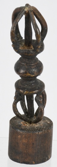 18th C TIBETAN BRONZE DORJE VAJRA