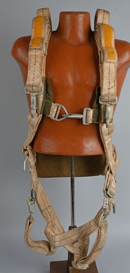 WWII US PARACHUTE HARNESS USAAF YELLOW GROUP