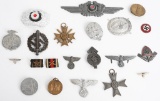 WW1 & WWII BADGES MEDAL TINNIE LOT OF 16 WW2