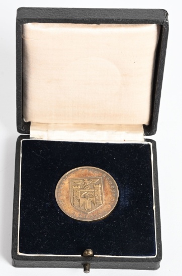 WWII CASED MUNICH WORKMAN & LABOR MEDAL IN GOLD