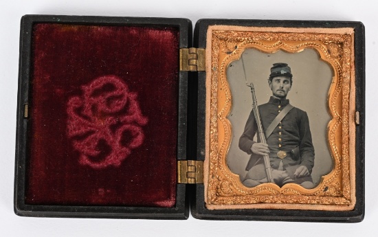 CIVIL WAR ARMED AMBROTYPE OF OHIO SOLDIER OVM