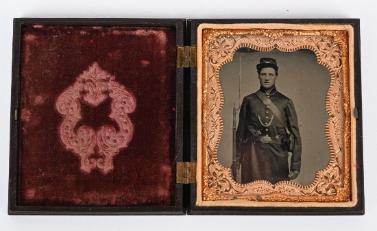 TRIPLE ARMED CIVIL WAR FEDERAL SOLDIER AMBROTYPE