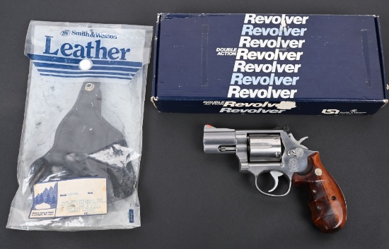 SCARCE BOXED S&W STAINLESS 2.5" MOD. 686 REVOLVER